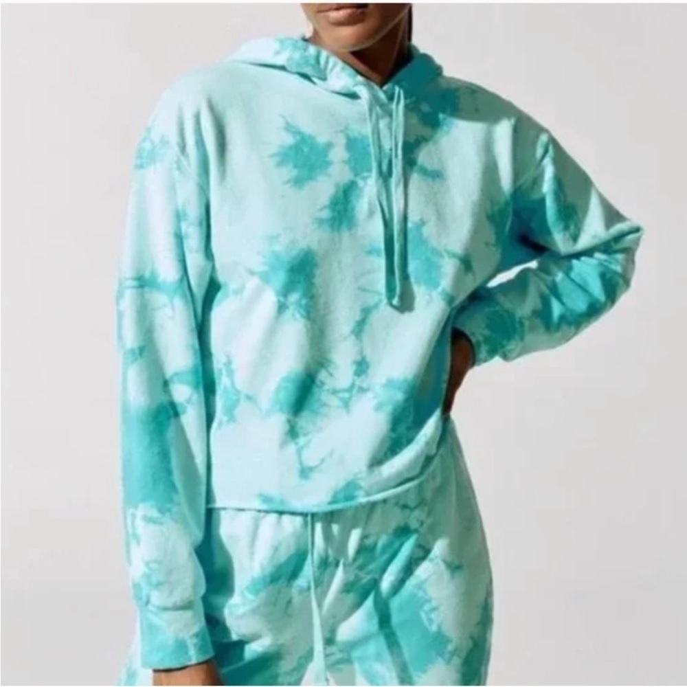 Carbon38 Blue Tie Dye Crop Pullover Hoodie
